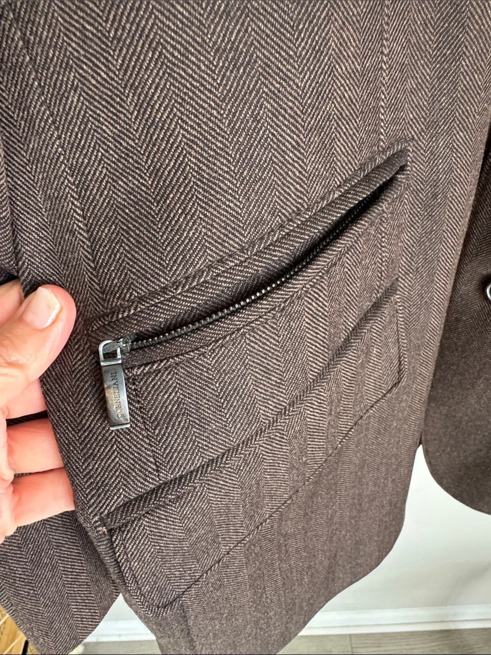 Corneliani ID Men’s Herringbone Blazer 95% wool  5% Cashmere Brown Italy US 46R